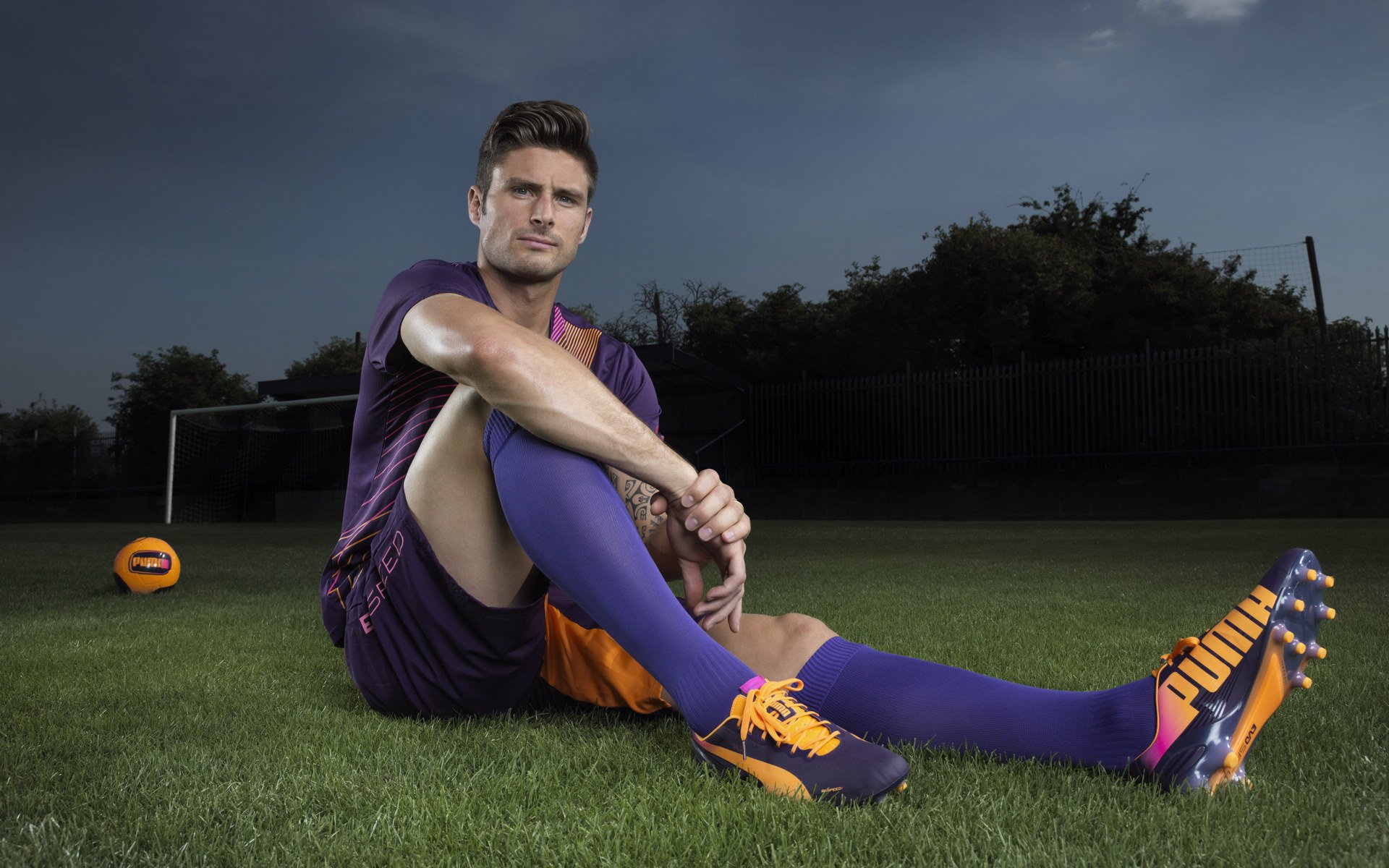 米兰官网-中场“1-2”站位提升传控效率